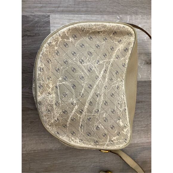 GUCCI Centennial Line Shoulder Bag GG PVC Leather White- VINTAGE PRELOVED FIXER - Picture 2 of 16